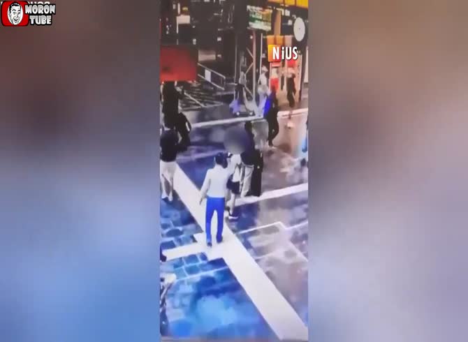 Video :A man was shot dead in front of a mob of travelers at the Frankfurt train station